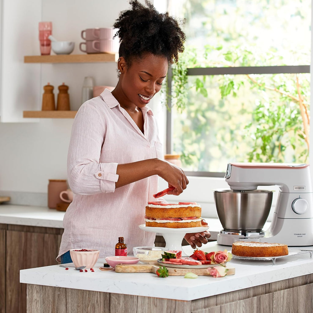 Kenwood Titanium Chef Baker KVL85.424SI Küchenmaschine mit integrierter Waage, inkl. 4-teiligem Patisserie-Set, 7 L und 5L Rührschüssel, stufenloser Geschwindigkeitsregler, 1200 W, Silber