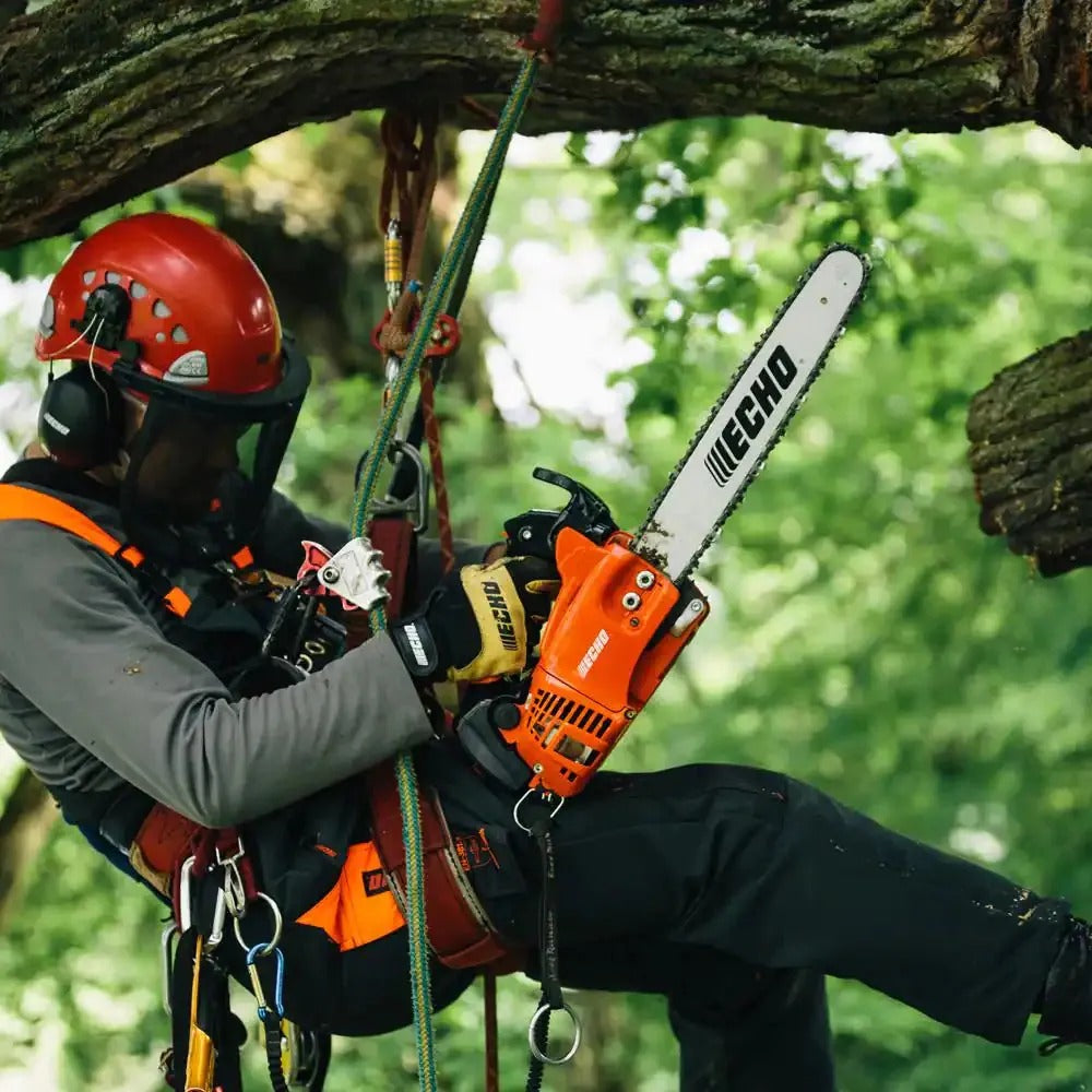 12-inch (30.5 cm) petrol two-stroke chainsaw with 26.9 cm³ displacement and top handle